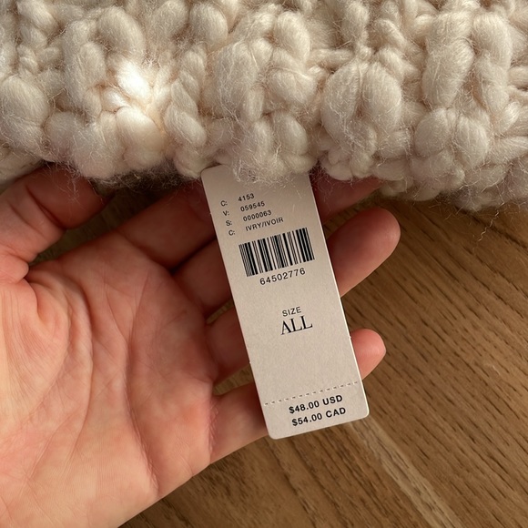 NWT! BRAND NEW!! Anthropologie Cream Knit Beanie w/GORGEOUS Pom ✨ - Picture 3 of 4